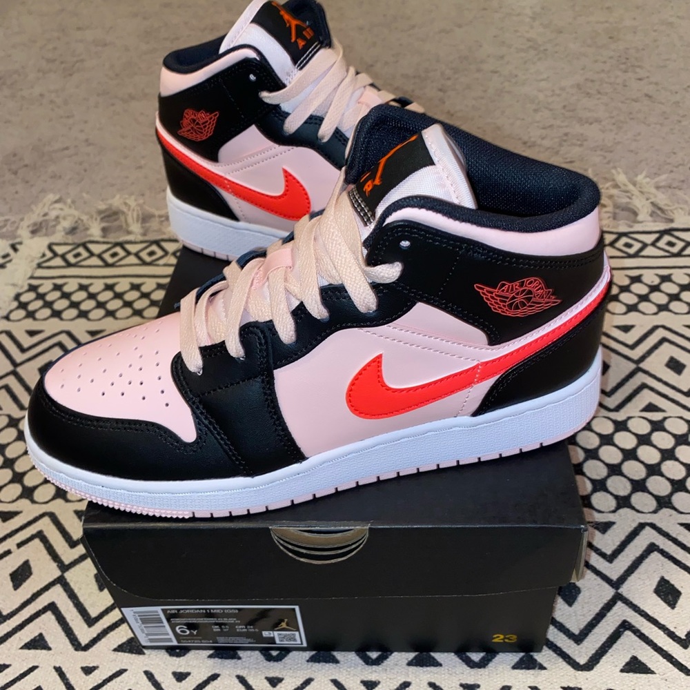 Air Jordan 1 mid